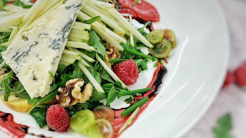 Peppery Greens and Gorgonzola Salad with Raspberry-Honey Vinaigrette